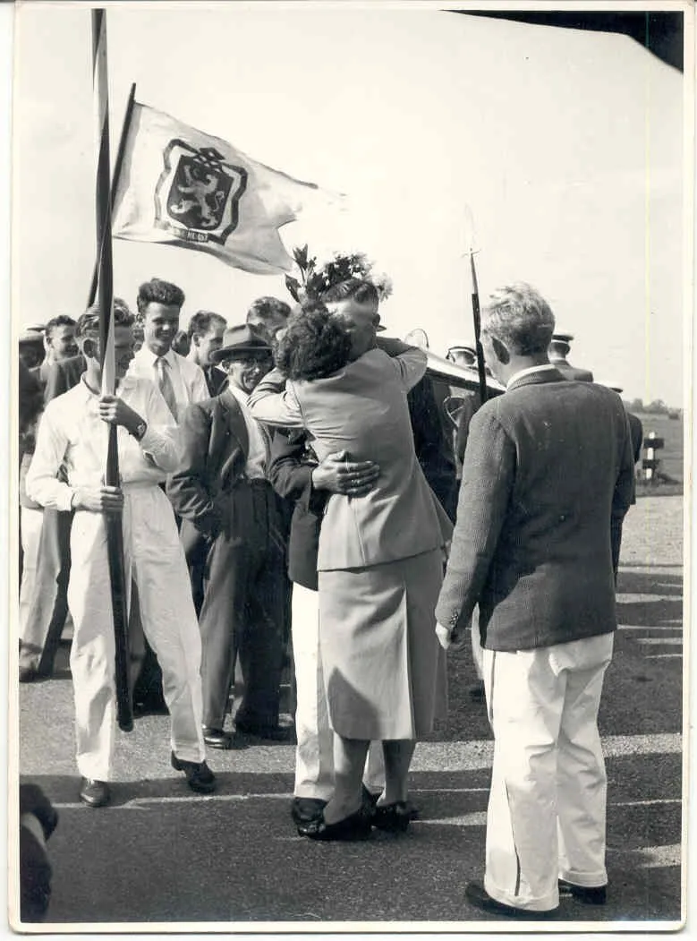 Koning en koningin Hendrik en Lien Nijenhuis op de Veerdijk, 1964